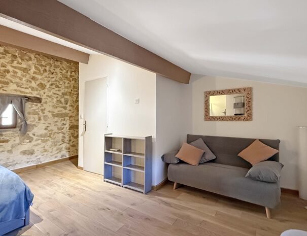 Décoration chaleureuse de la chambre Grenache, chambre d'hôtes de caractère en Ardèche du Sud