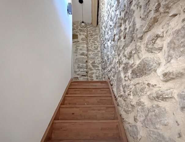 Jardin et espaces extérieurs du Mas de La Rochette, hébergement de charme en Ardèche à Lagorce