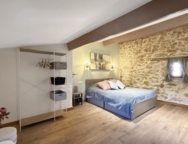 Salle de bain privative de la chambre Grenache au Mas de La Rochette, chambre d'hôtes à Lagorce Ardèche